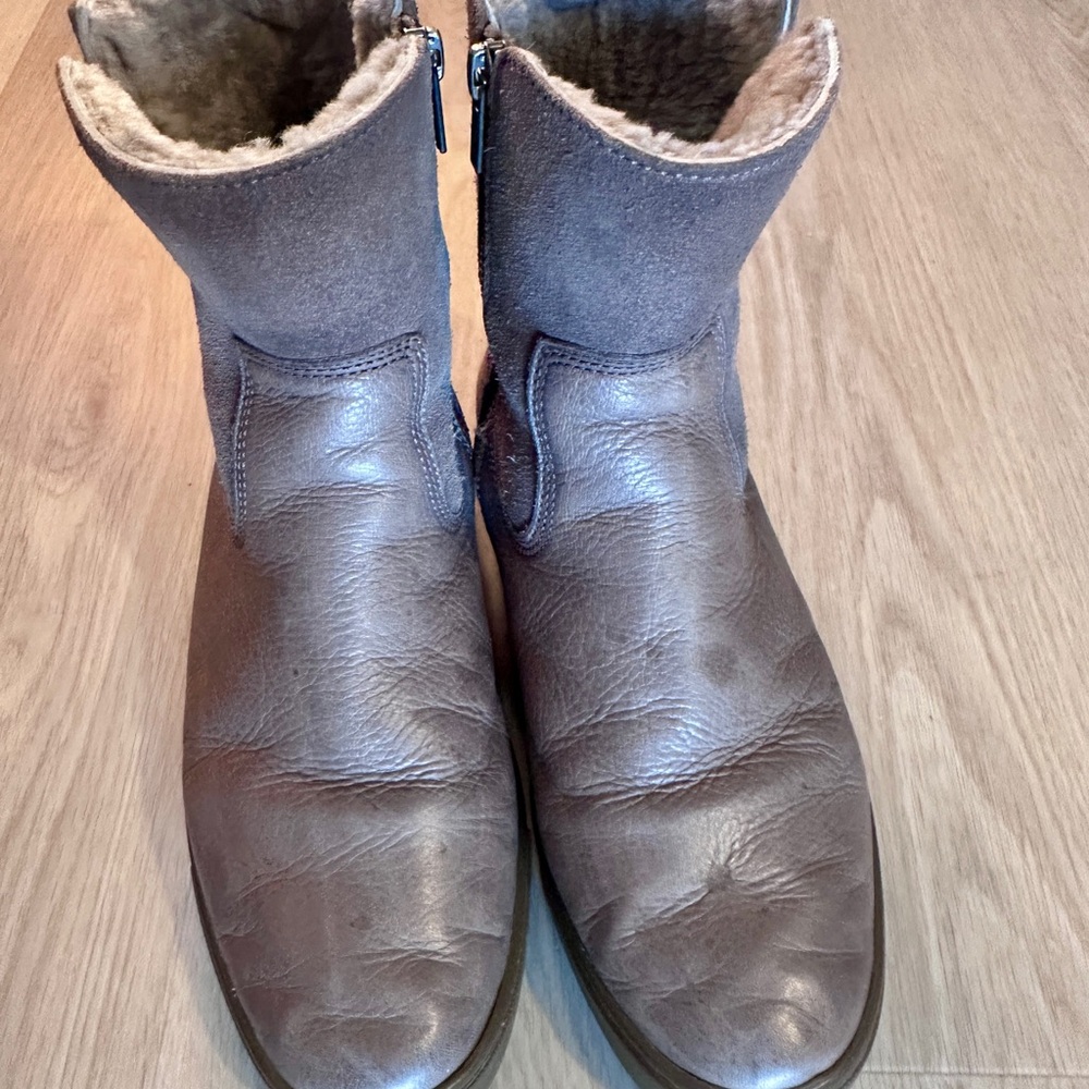 FRYE Gemma Short Shearling Leather and Suede Taupe Grey Brown Boots 8 - Picture 15 of 16